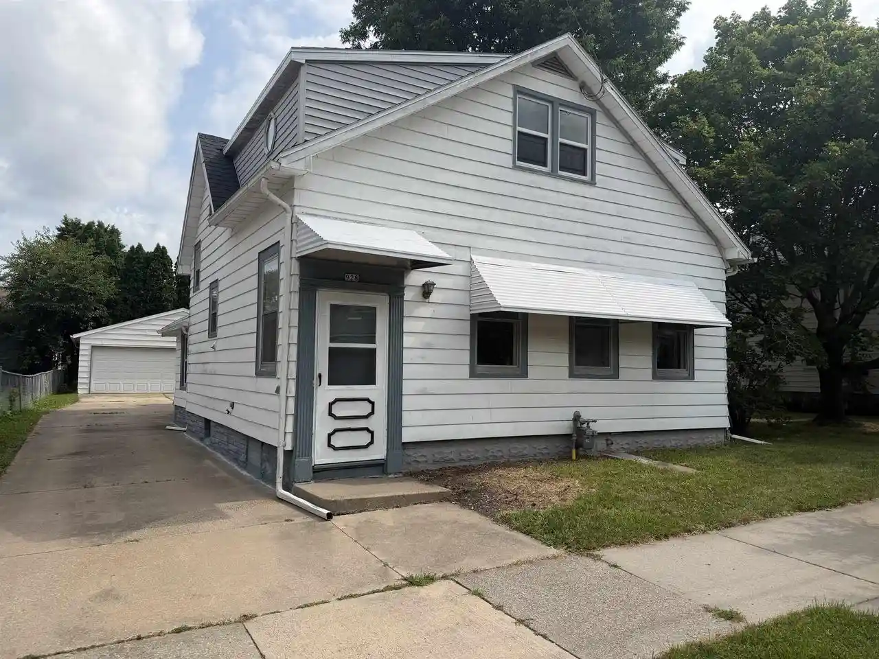 1st image of 928 Harney Avenue Avenue, Oshkosh, WI 54901 | MLS# 50329573