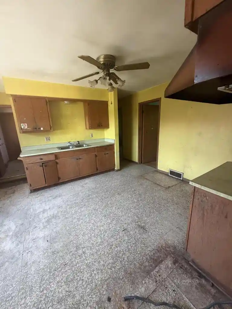 4th image of 6047 S Elaine Avenue Avenue, Cudahy, WI 53110 | MLS# 1972794