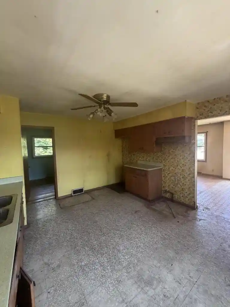 5th image of 6047 S Elaine Avenue Avenue, Cudahy, WI 53110 | MLS# 1972794