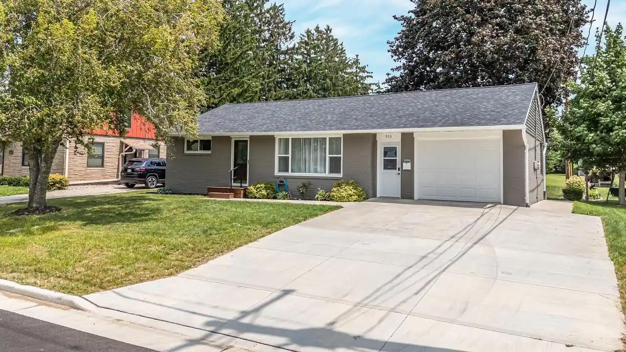 1st image of 906 Oshkosh Street Street, New London, WI 54961 | MLS# 50329570