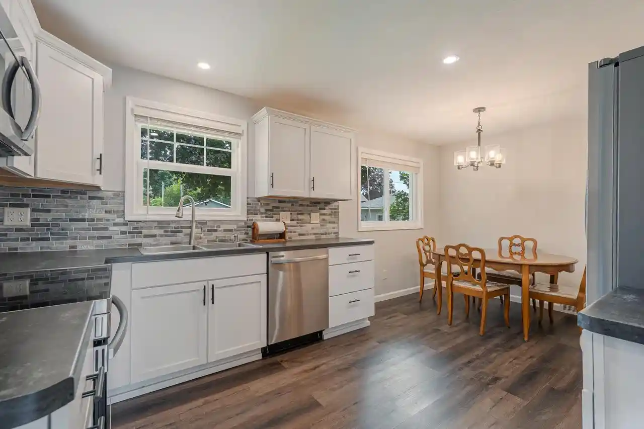3rd image of 906 Oshkosh Street Street, New London, WI 54961 | MLS# 50329570
