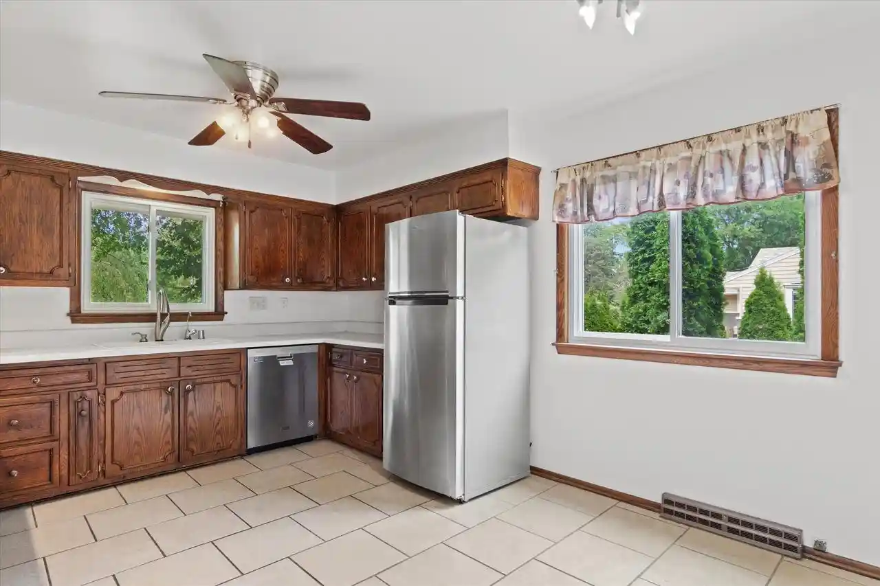 4th image of 9041 Rexleigh Dr Dr, Bayside, WI 53217 | MLS# 1972804