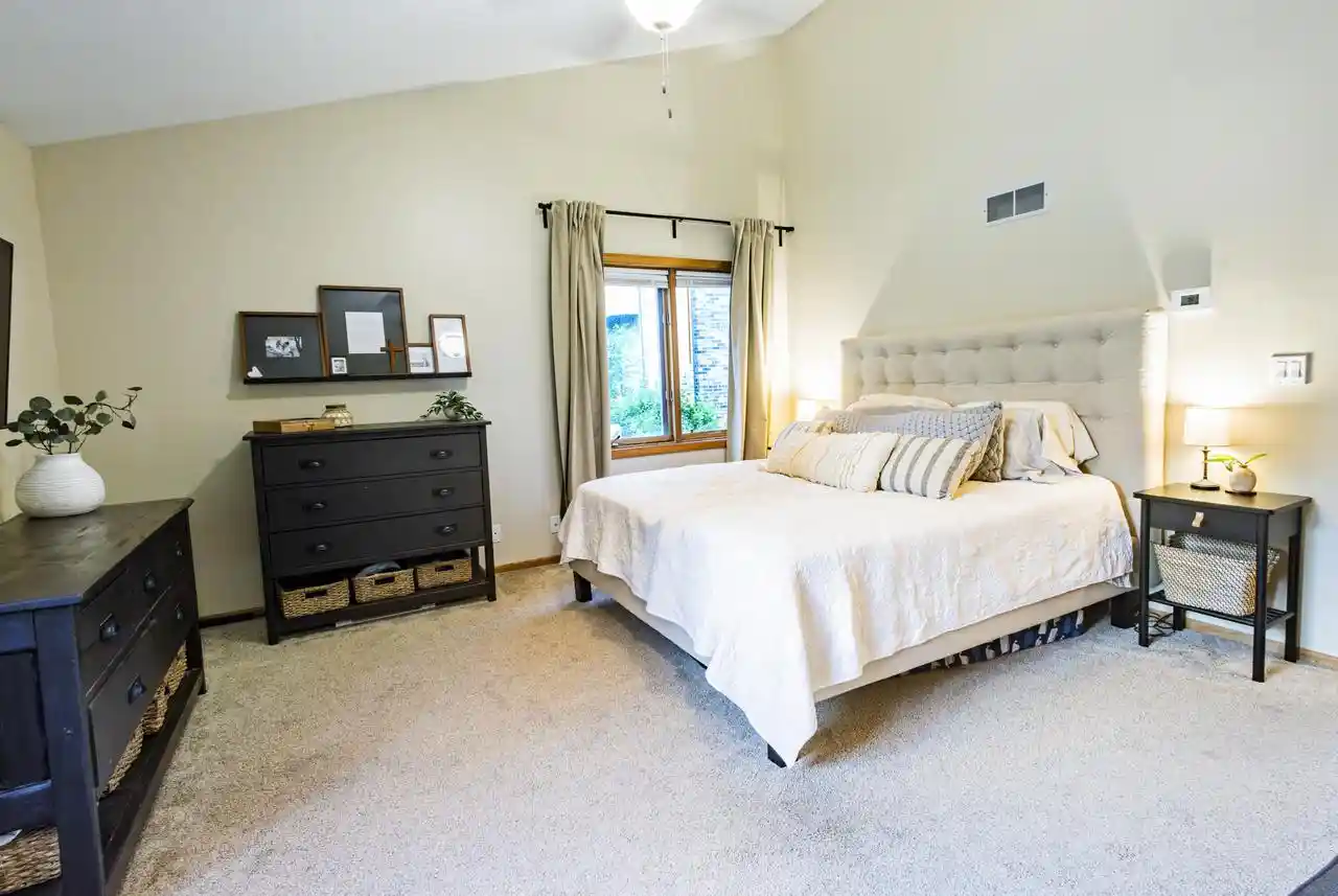 3rd image of W226N2555 Oakwood Lane Lane, Waukesha, WI 53186 | MLS# 1972803