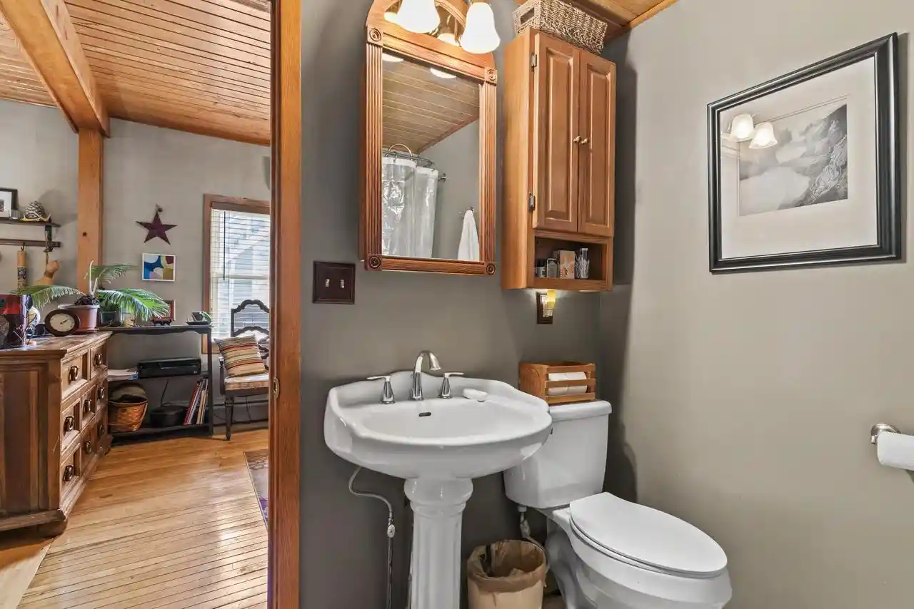 5th image of 215 N Division Street Street, Waupaca, WI 54981 | MLS# 50329582