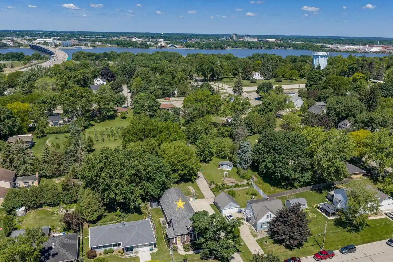 2nd image of 2686 Beaumont Street Street, Green Bay, WI 54301 | MLS# 50329587