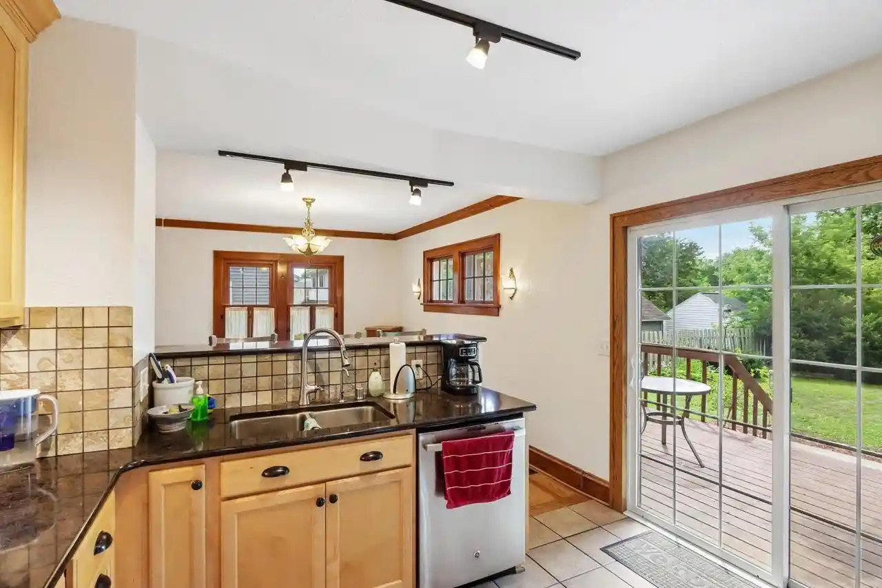 3rd image of 4807 Monona Dr Dr, Monona, WI 53716 | MLS# 2028656