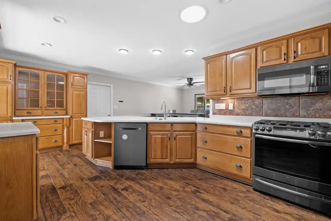 4th image of S67W13820 Hardwicke Pl Pl, Muskego, WI 53150 | MLS# 1972816
