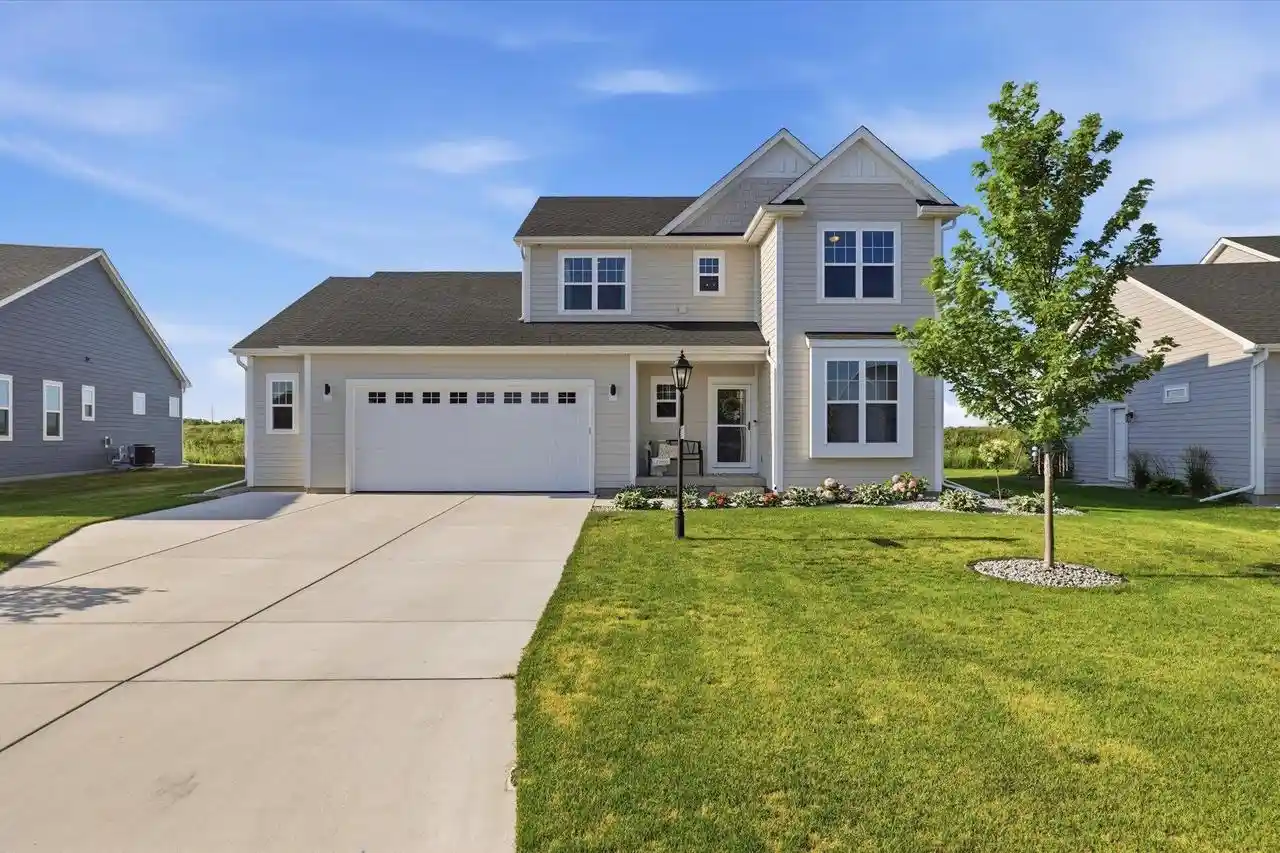 1st image of 35123 Yahara Dr Dr, Summit, WI 53066 | MLS# 1972831
