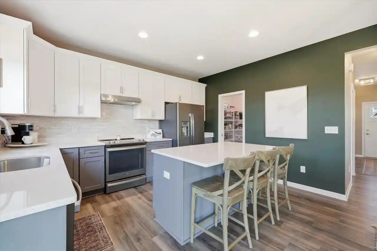 5th image of 35123 Yahara Dr Dr, Summit, WI 53066 | MLS# 1972831