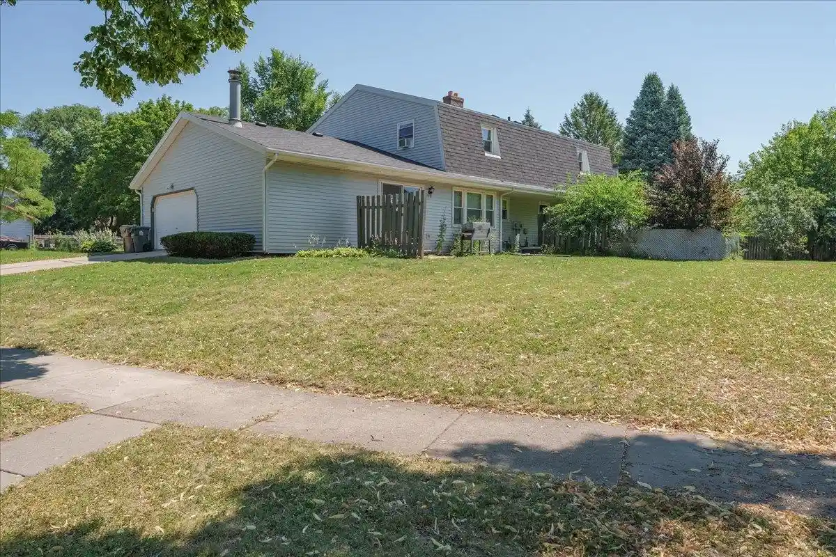 Photo 3 of Sale Pending at 5201 Trafalger Pl Pl, Madison, WI 53714 | MLS# 2028674 | Listing updated on 2026-09-11