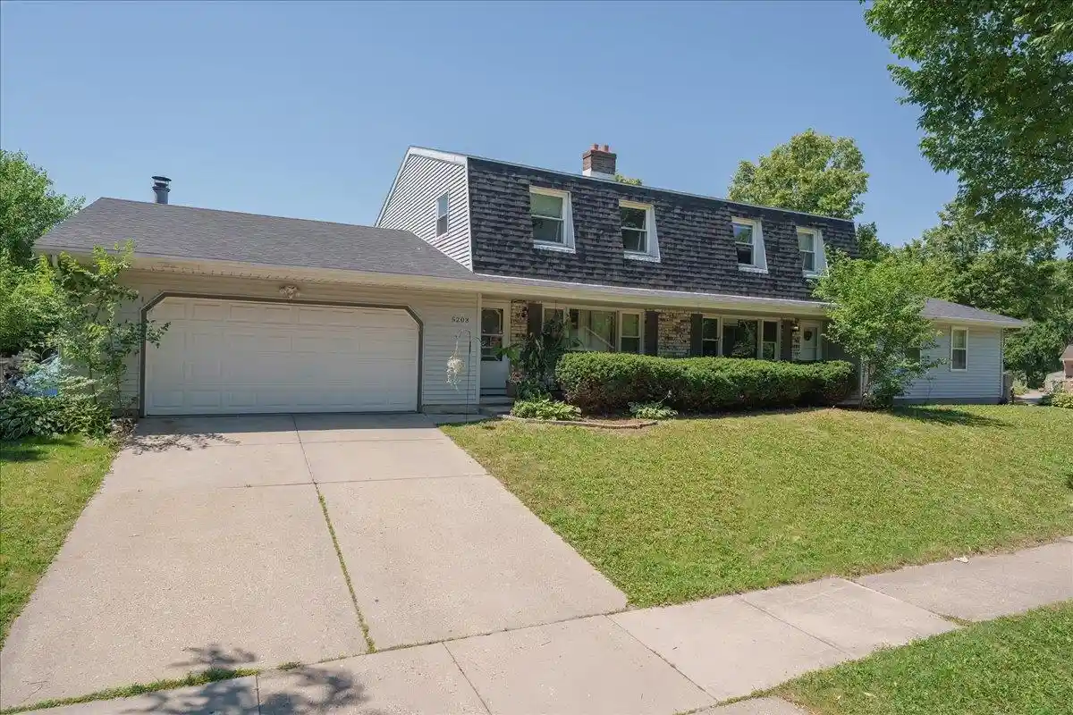 Photo 4 of Sale Pending at 5201 Trafalger Pl Pl, Madison, WI 53714 | MLS# 2028674 | Listing updated on 2026-09-11