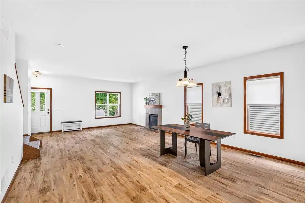 4th image of 360 S Goldenrod Dr Dr, Sun Prairie, WI 53590 | MLS# 2028675