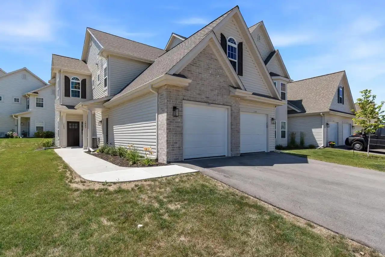 1st image of 1887 Woodland Way Way #420-4, Slinger, WI 53086 | MLS# 1972841