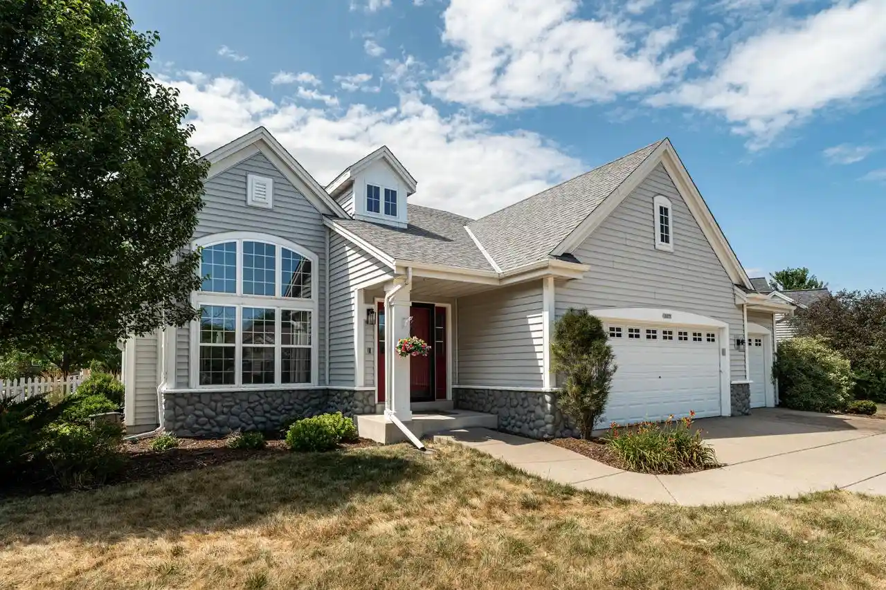 1st image of 10375 S Monardy Lane Lane, Oak Creek, WI 53154 | MLS# 1972840