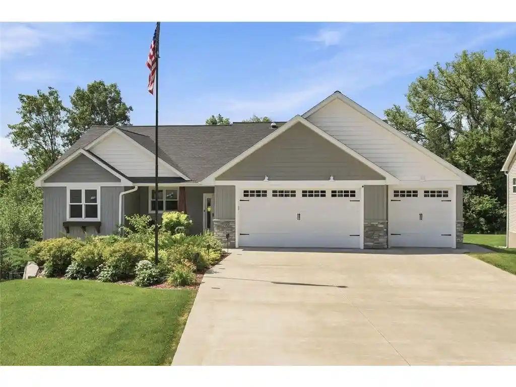 1st image of 590 Northern Lights Dr Dr, Prescott, WI 54021 | MLS# 7112059