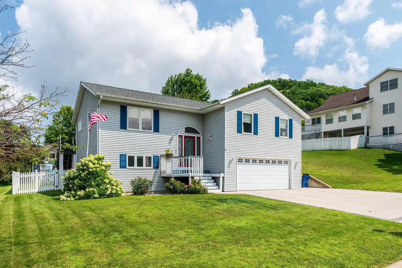 1st image of 306 Haralson Lane Lane, La Crescent, MN 55947 | MLS# 1972874