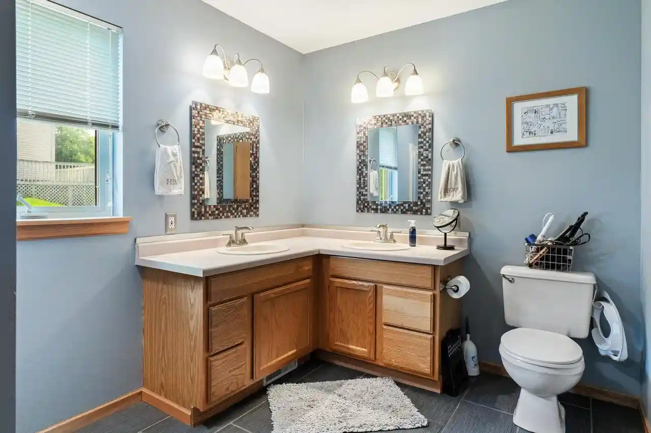 2nd image of 306 Haralson Lane Lane, La Crescent, MN 55947 | MLS# 1972874