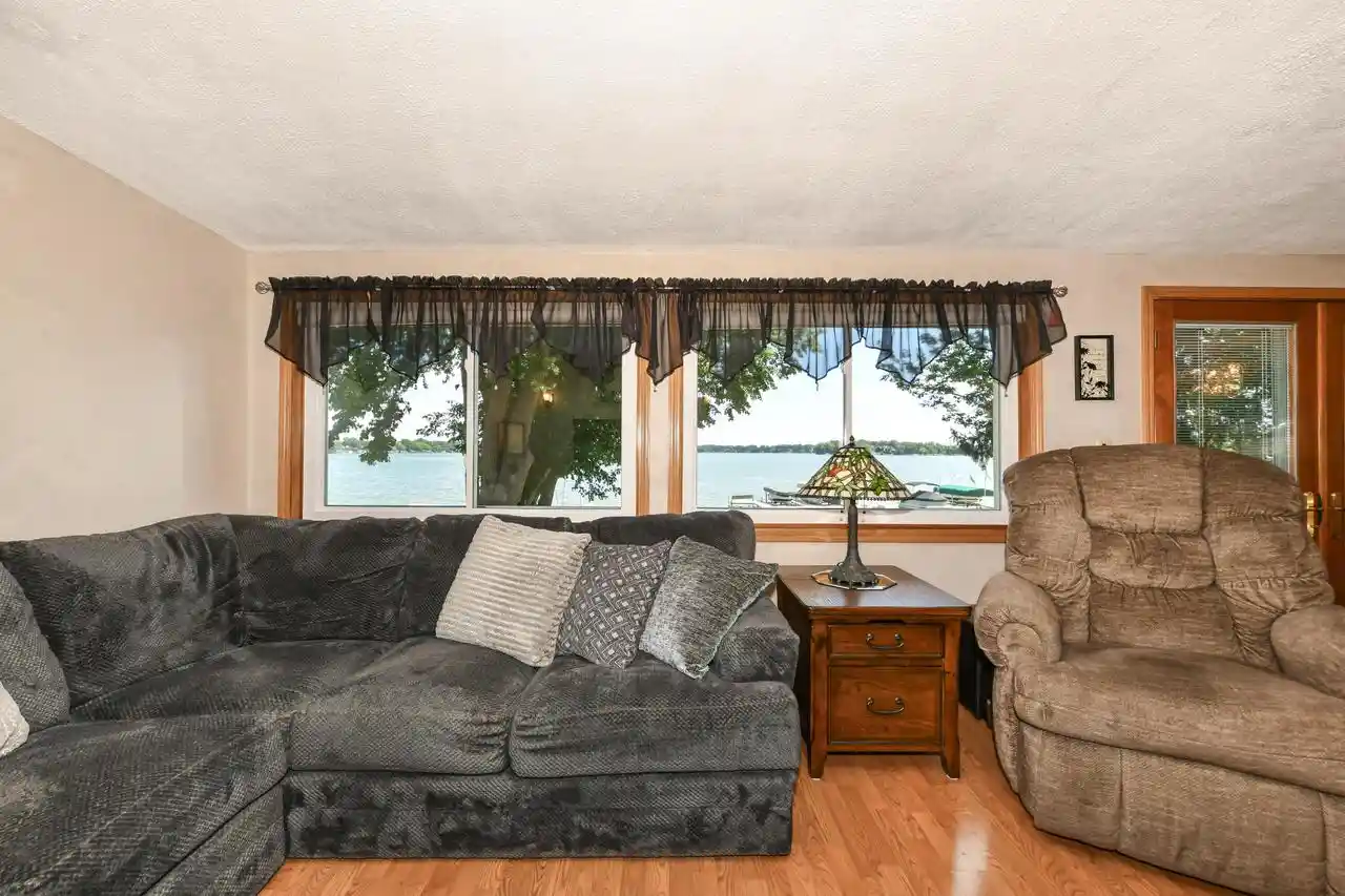 3rd image of 2531 Lakeshore Dr Dr, Kansasville, WI 53139 | MLS# 1972877