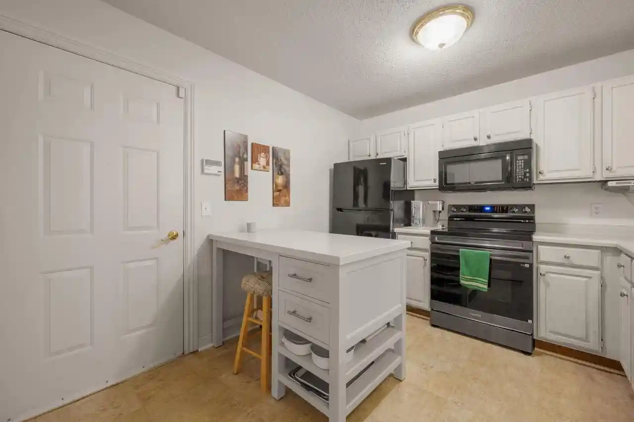 2nd image of 590 Pewaukee Road Road #C, Pewaukee, WI 53072 | MLS# 1972881