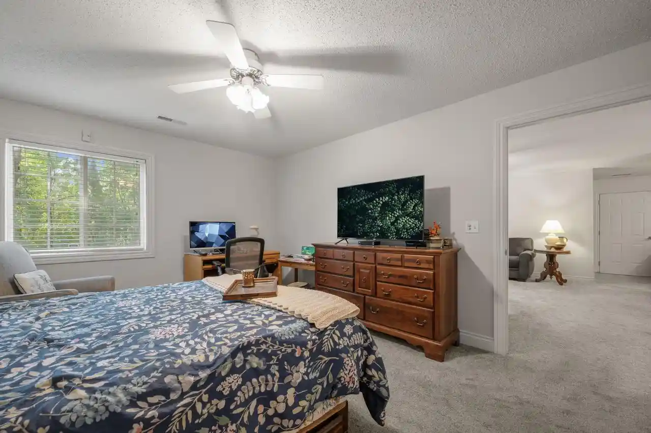 4th image of 590 Pewaukee Road Road #C, Pewaukee, WI 53072 | MLS# 1972881