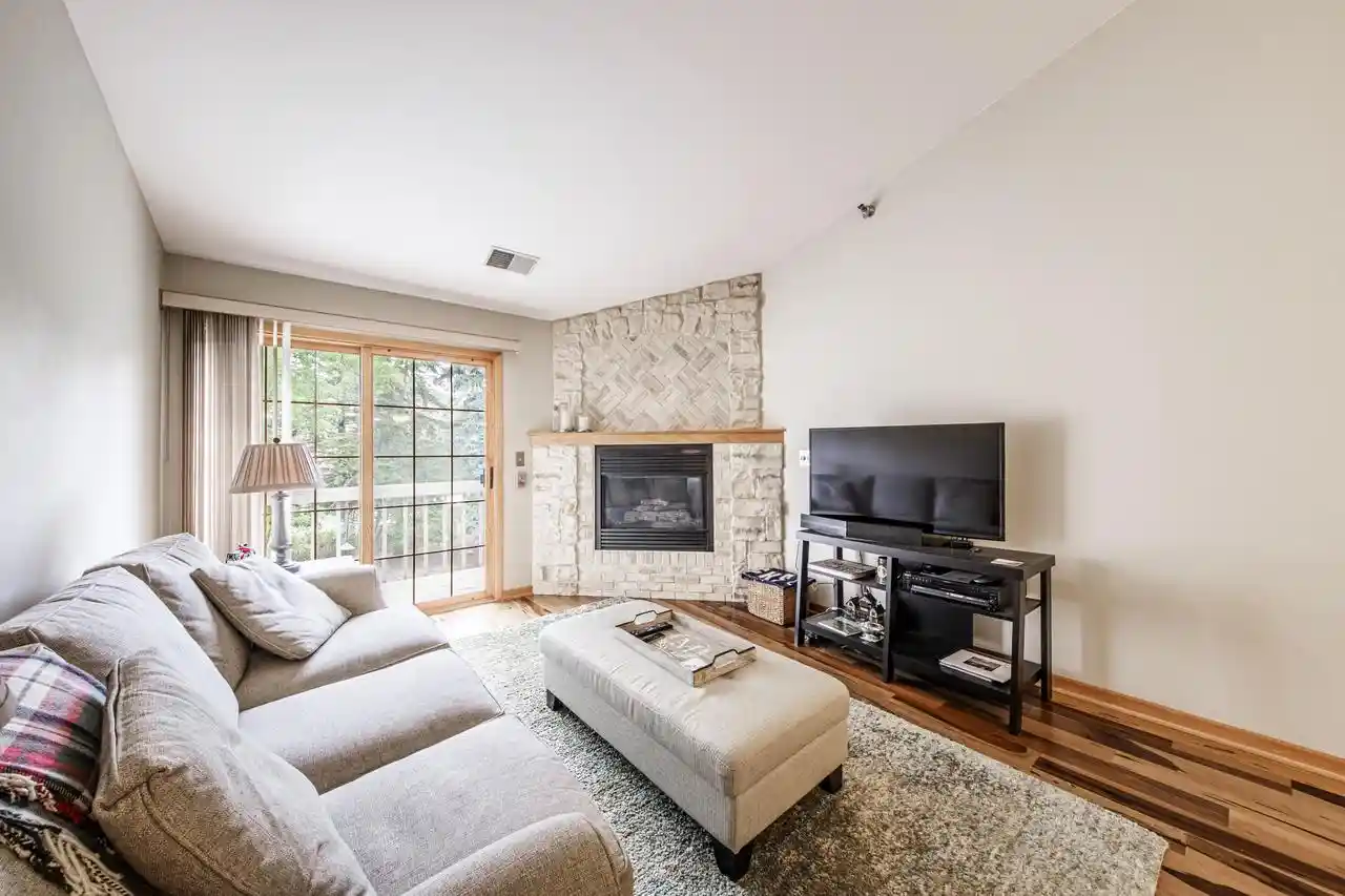 3rd image of 18500 Brookfield Lakes Dr Dr, Brookfield, WI 53045