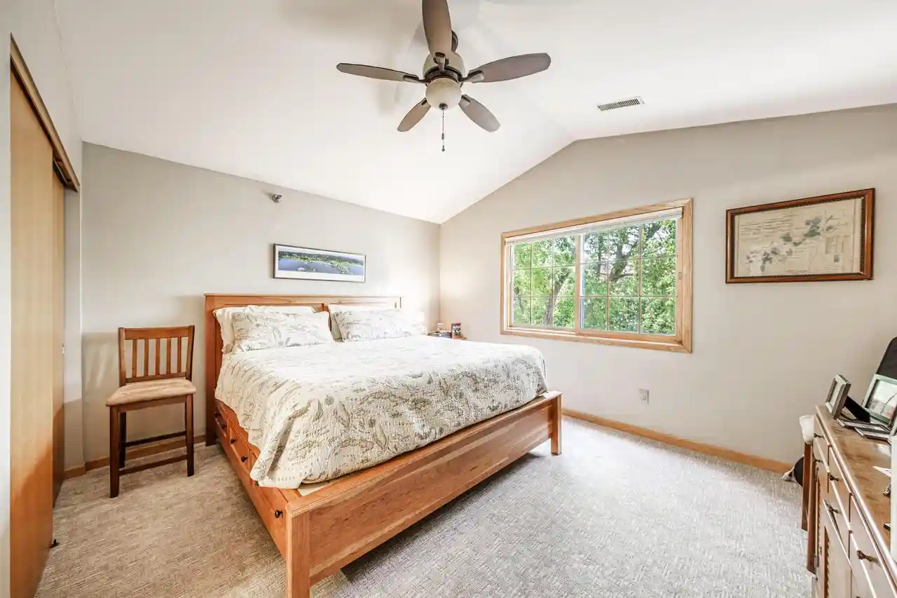4th image of 18500 Brookfield Lakes Dr Dr, Brookfield, WI 53045