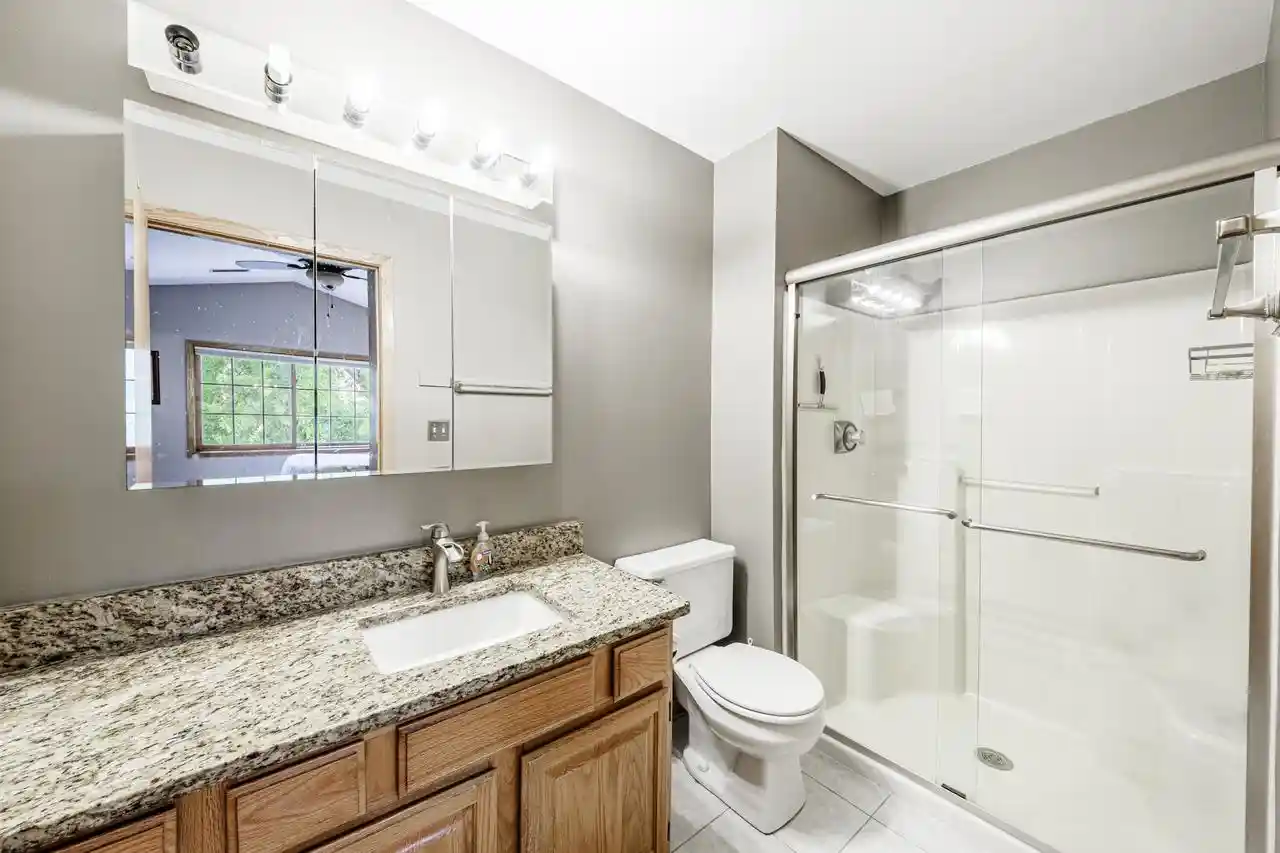 5th image of 18500 Brookfield Lakes Dr Dr, Brookfield, WI 53045