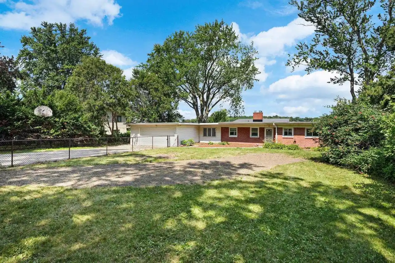 2nd image of 3048 Waunona Way Way, Madison, WI 53713 | MLS# 2028695