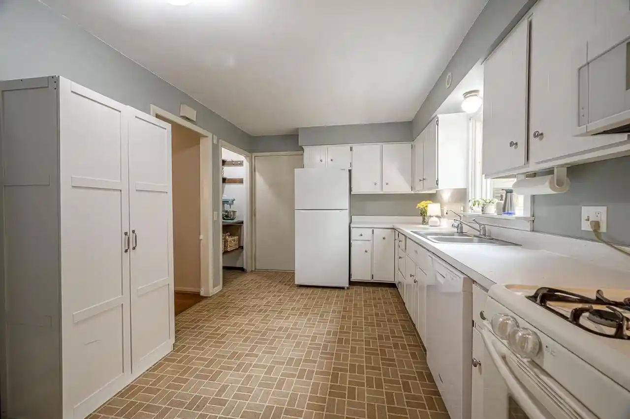 2nd image of 22 Whitcomb Circle Circle, Madison, WI 53711 | MLS# 2028687
