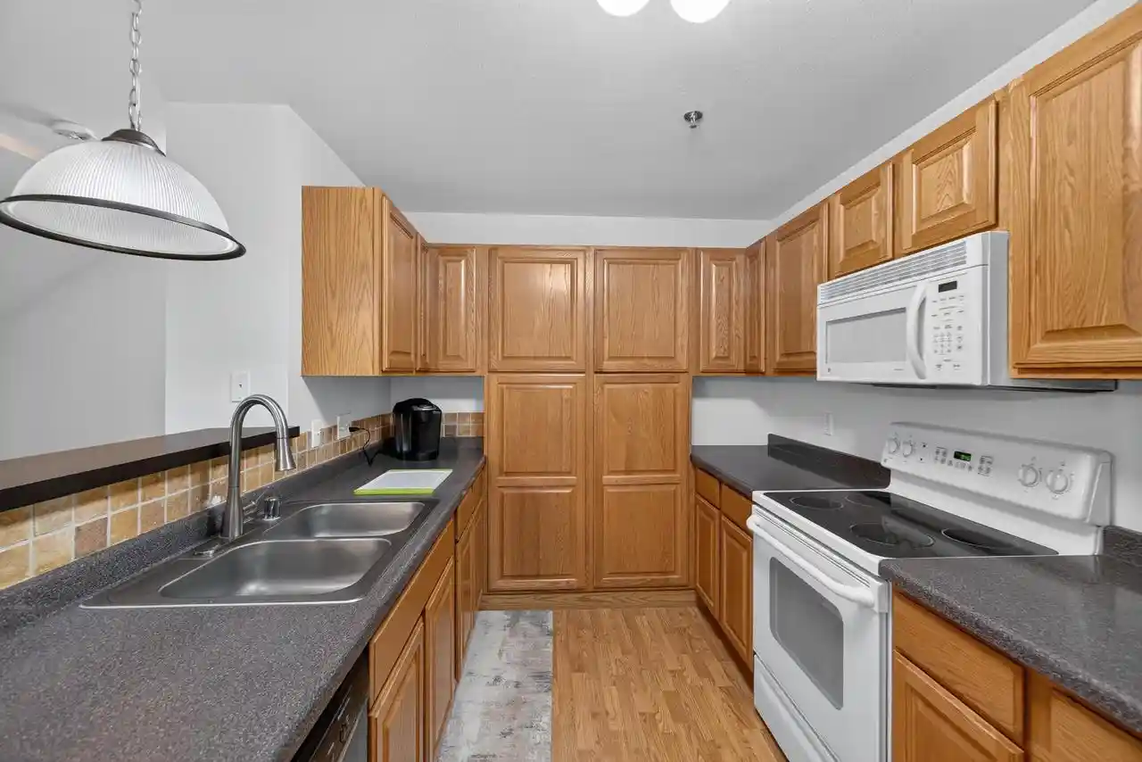 2nd image of 470 N Silverbrook Dr Dr, West Bend, WI 53090