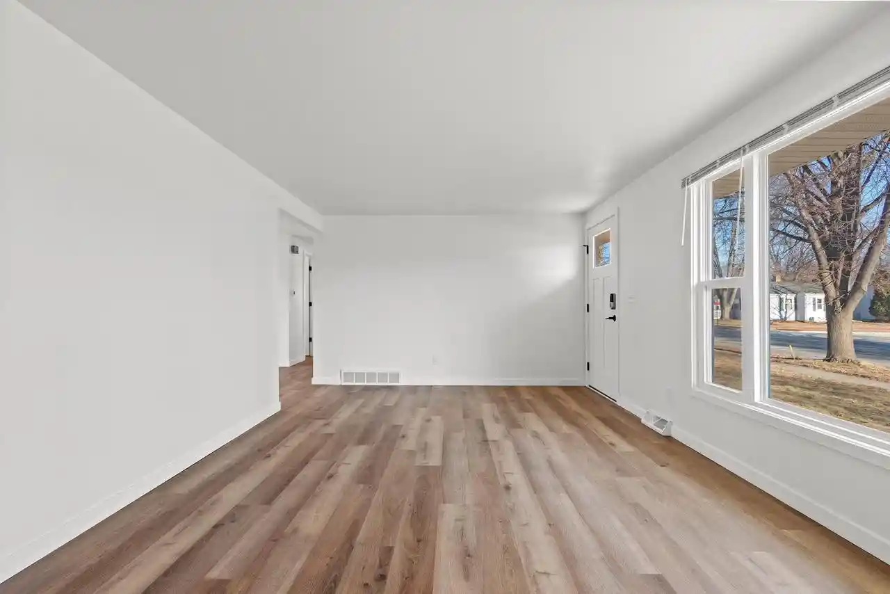 2nd image of 915 Park Street Street, Green Bay, WI 54303 | MLS# 50329571