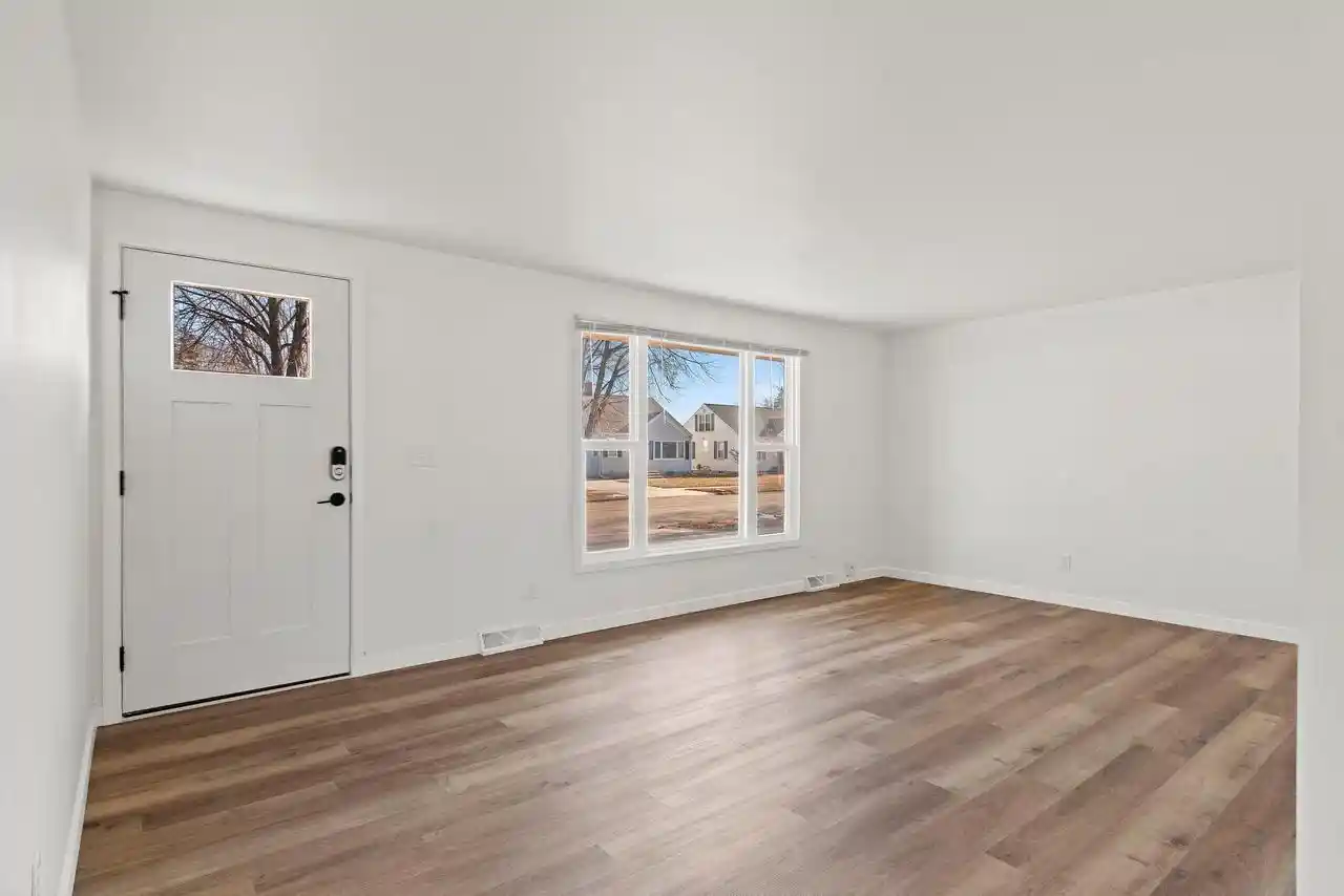 3rd image of 915 Park Street Street, Green Bay, WI 54303 | MLS# 50329571