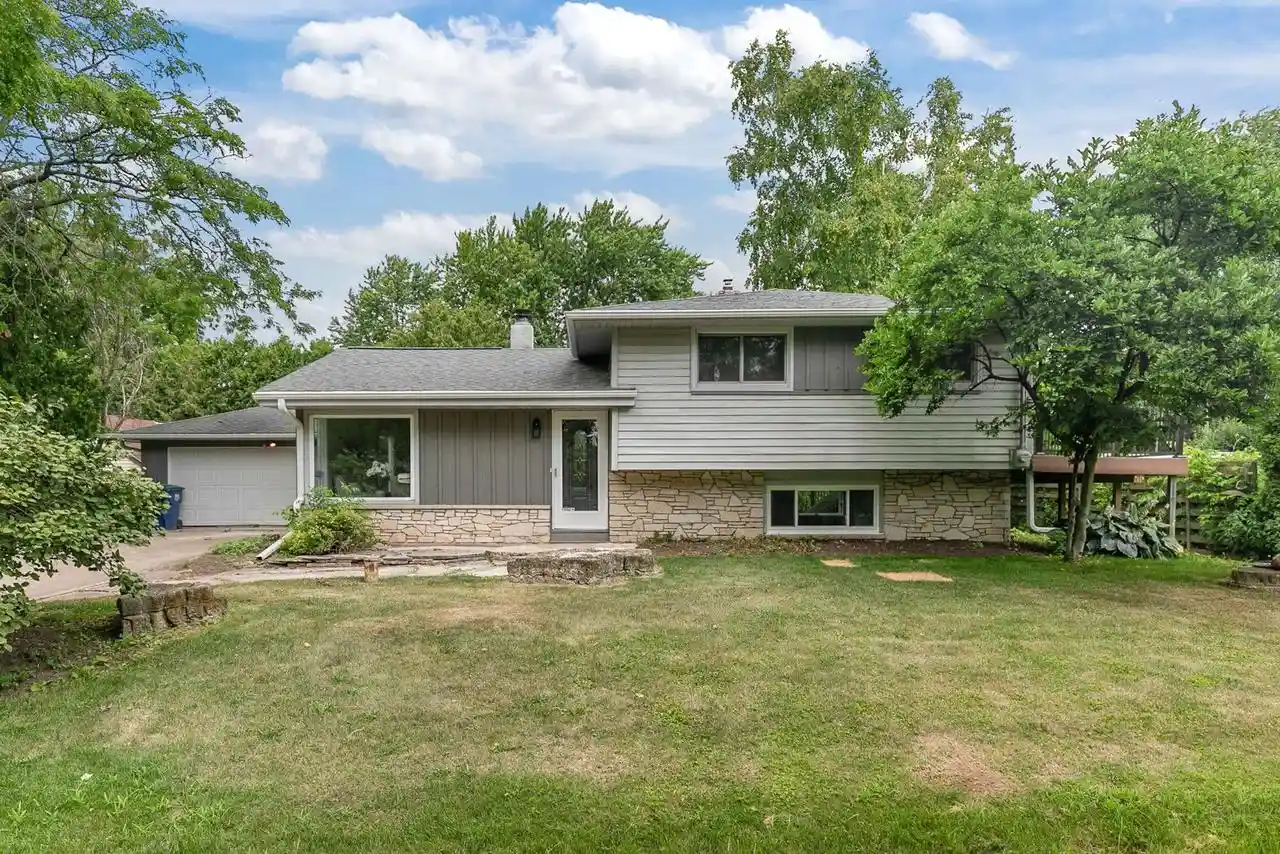 1st image of 1655 S Park Avenue Avenue, Neenah, WI 54956 | MLS# 50329602