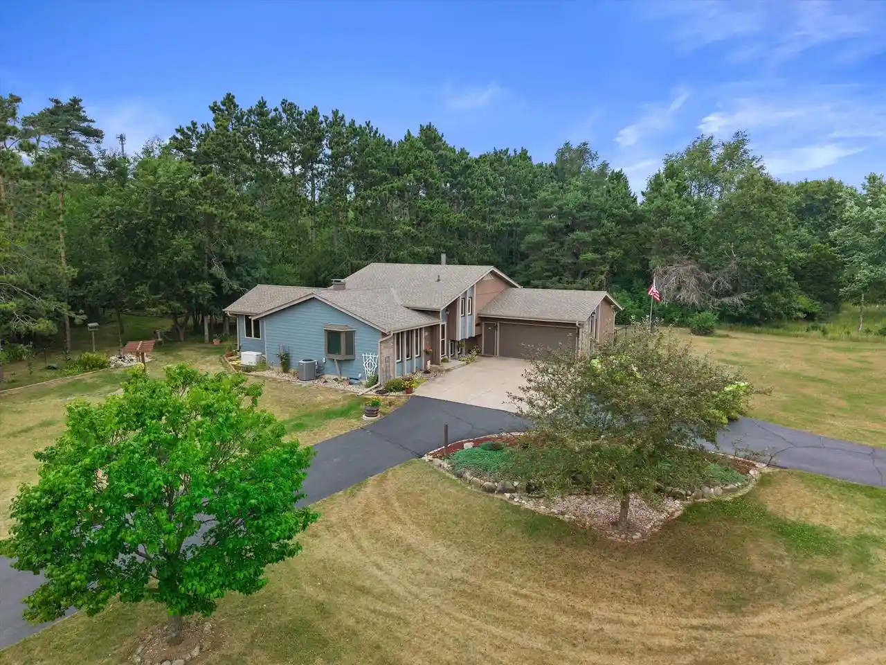 1st image of W369s4863 Needle Point Dr Dr, Dousman, WI 53118 | MLS# 1972903