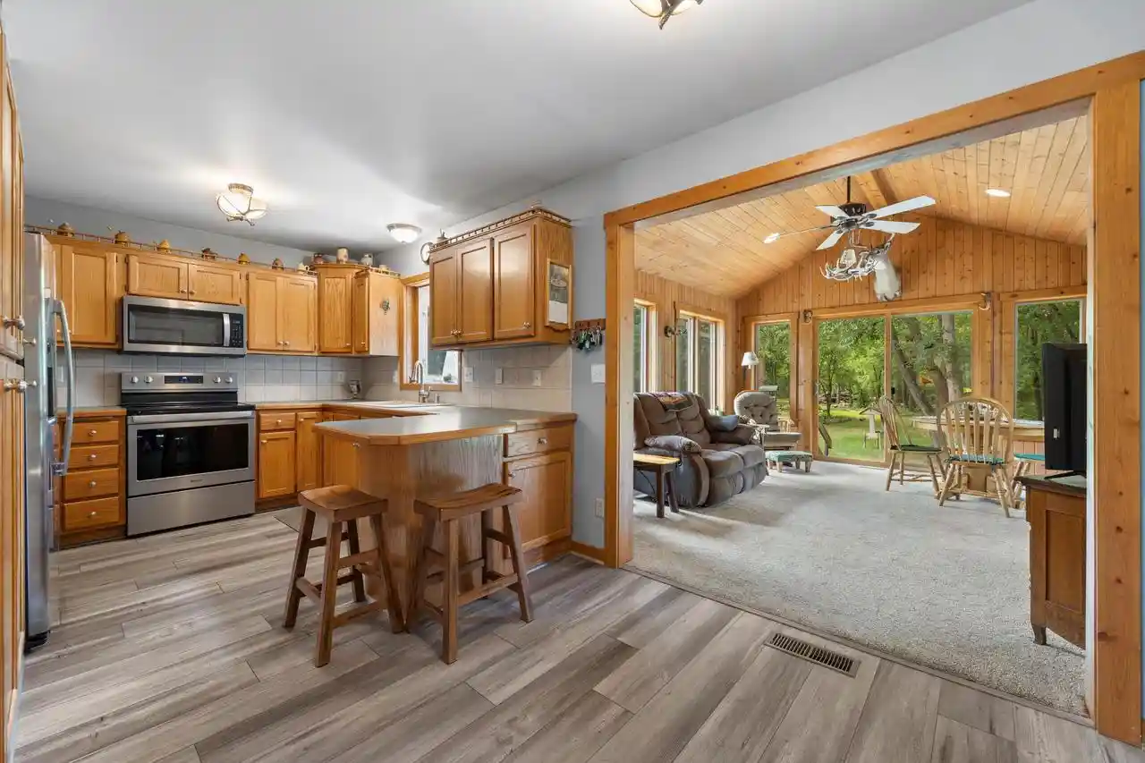 3rd image of W369S4863 Needle Point Dr Dr, Dousman, WI 53118 | MLS# 1972903
