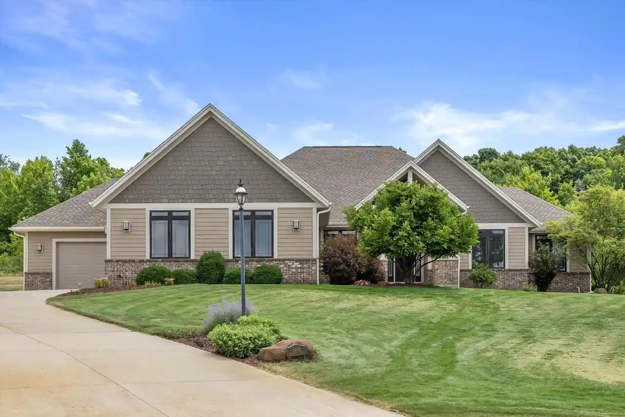 1st image of 5465 S Baneberry Court Court, New Berlin, WI 53146 | MLS# 1972910