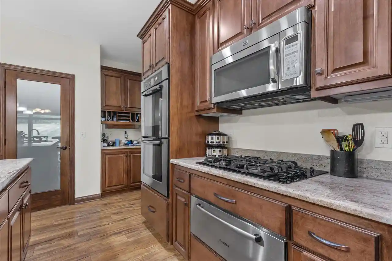 4th image of 5465 S Baneberry Court Court, New Berlin, WI 53146 | MLS# 1972910