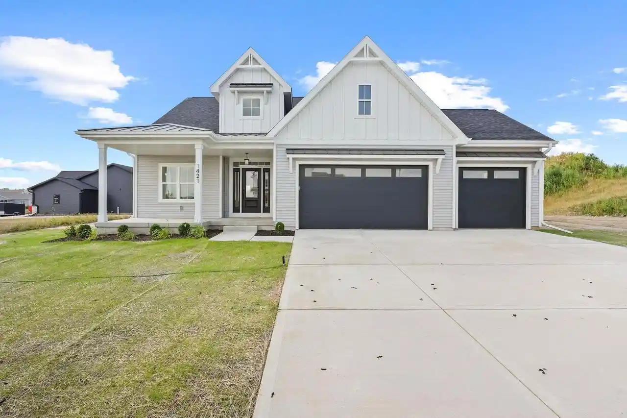 Photo 1 of Single family home for sale at 1421 Stonehaven Dr Dr, Sun Prairie, WI 53590 | MLS# 2028713 | Listing updated on 2026-08-12