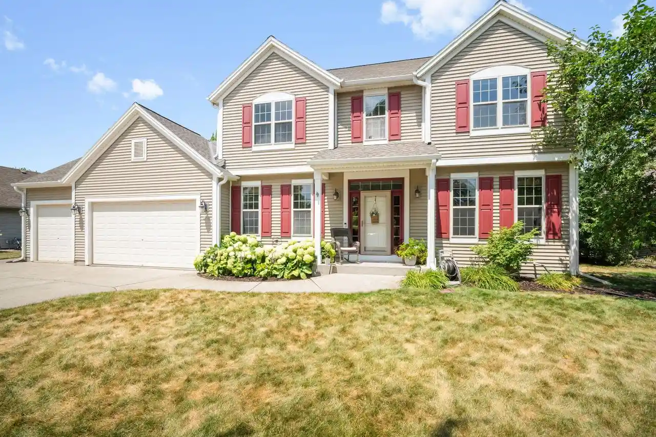 1st image of 3288 W Yorkshire Circle Circle, Franklin, WI 53132 | MLS# 1972936