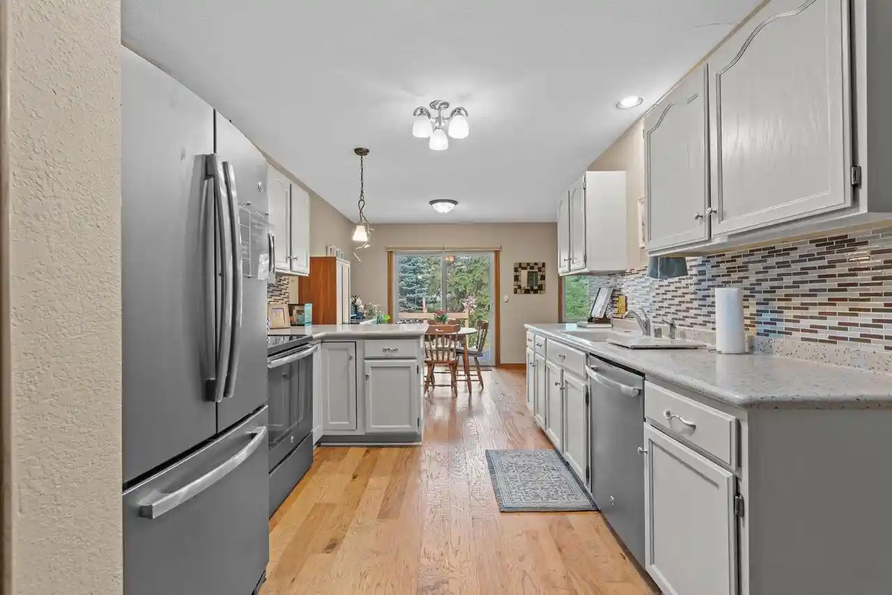 2nd image of 324 N Westhaven Dr Dr, Oshkosh, WI 54904 | MLS# 50329619