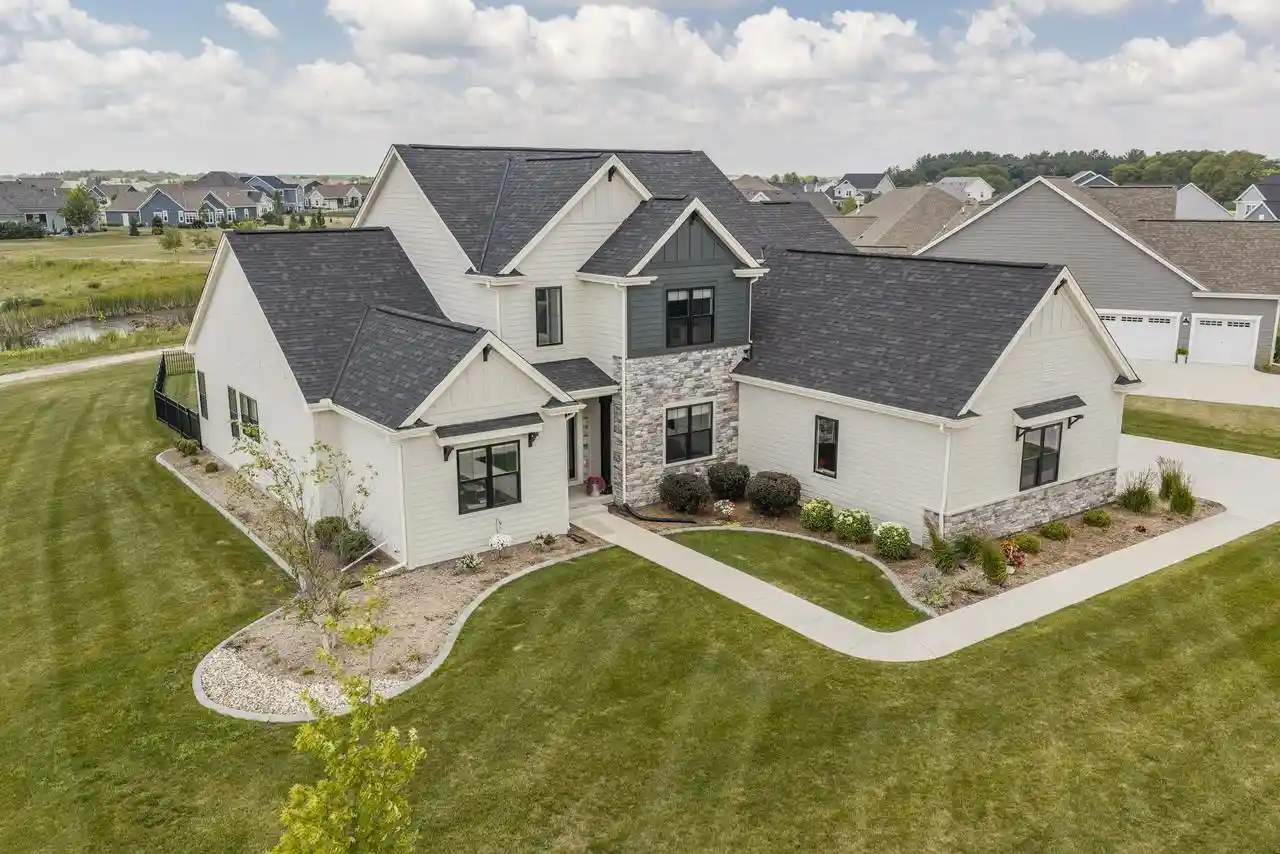 1st image of 35105 Castle Rock Dr Dr, Summit, WI 53066 | MLS# 1972939
