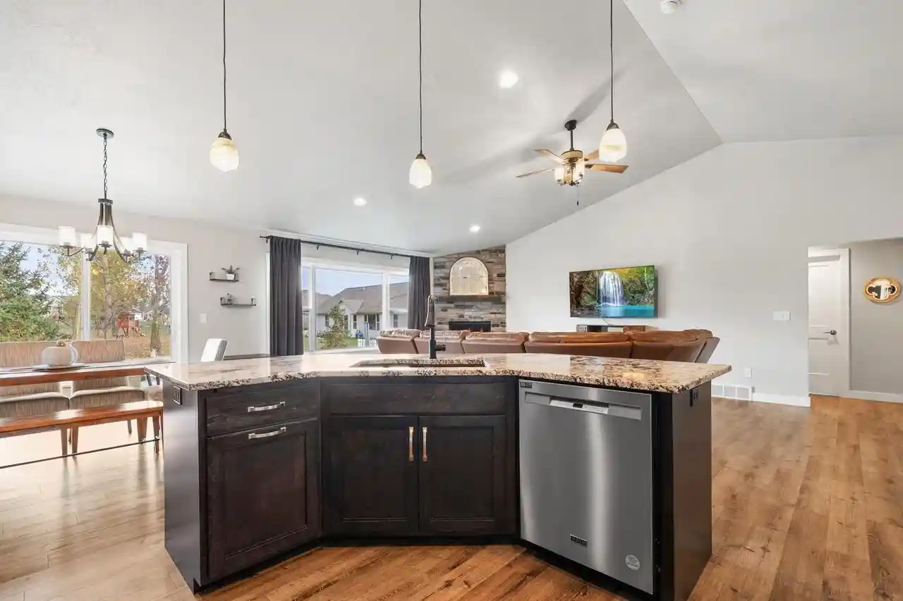 2nd image of 615 Diversity Dr Dr, De Pere, WI 54115 | MLS# 50329579