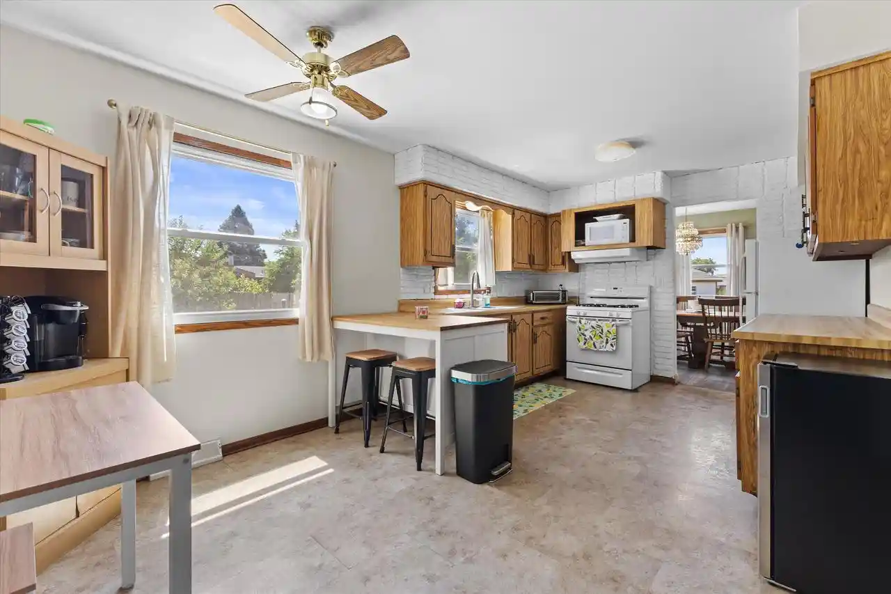 2nd image of 1721 Wiese Lane Lane, Mount Pleasant, WI 53406 | MLS# 1972962