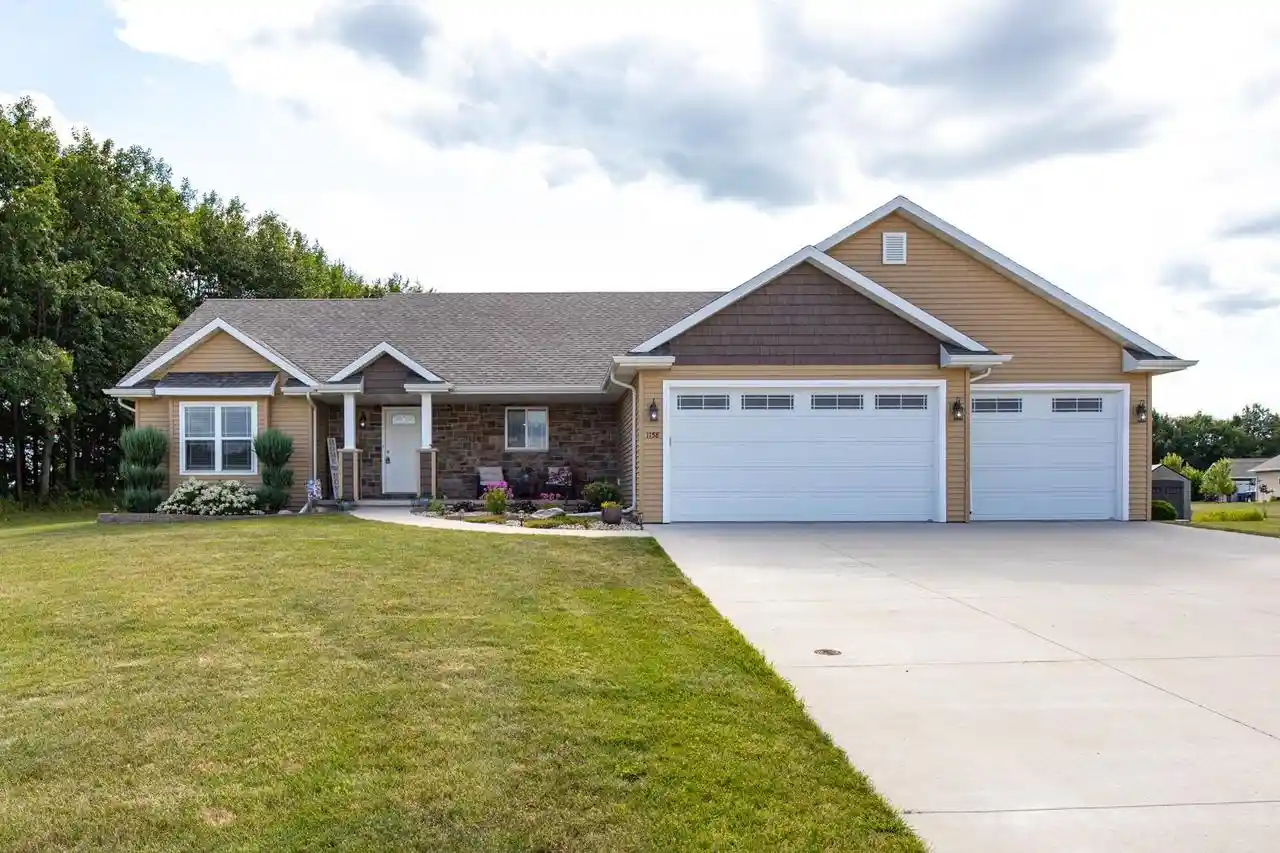 Homes for sale in Hortonville, WI | 1158 Black Oak Court Court, Hortonville, WI 54944 | MLS# 50329645