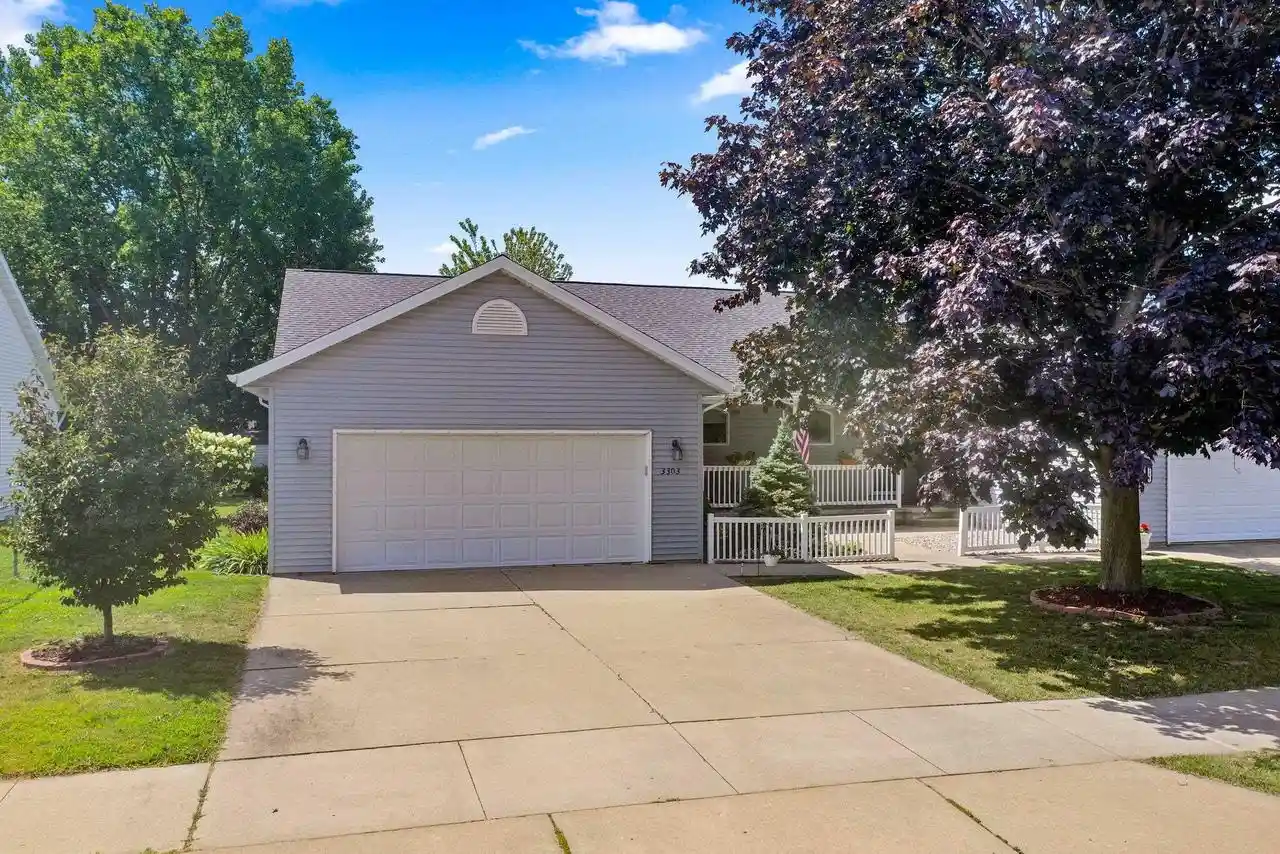 4th image of 3303 E Heidemann Dr Dr, Appleton, WI 54915 | MLS# 50329644