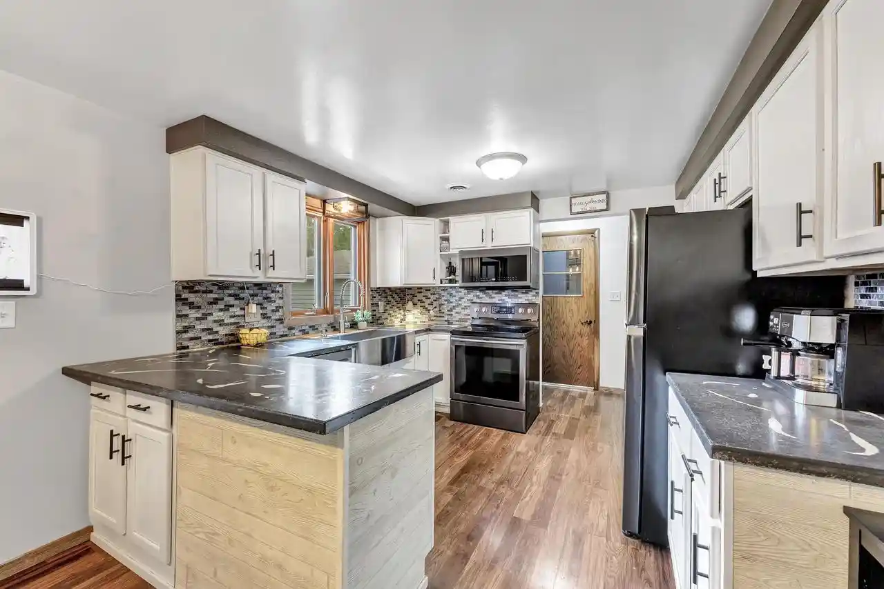 2nd image of 1863 Lenwood Avenue Avenue, Green Bay, WI 54303 | MLS# 50329637