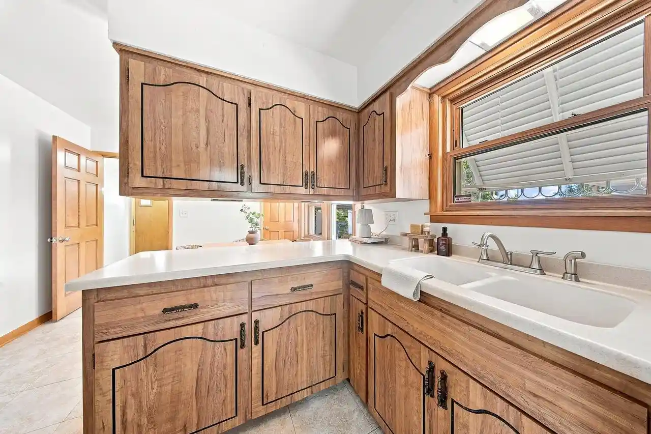 3rd image of 2814 S Cleveland Park Dr Dr, Milwaukee, WI 53219 | MLS# 1972954