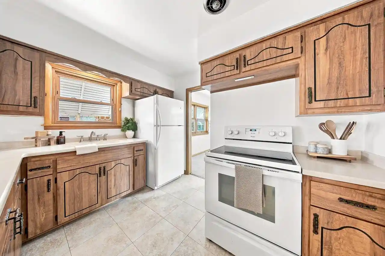 5th image of 2814 S Cleveland Park Dr Dr, Milwaukee, WI 53219 | MLS# 1972954