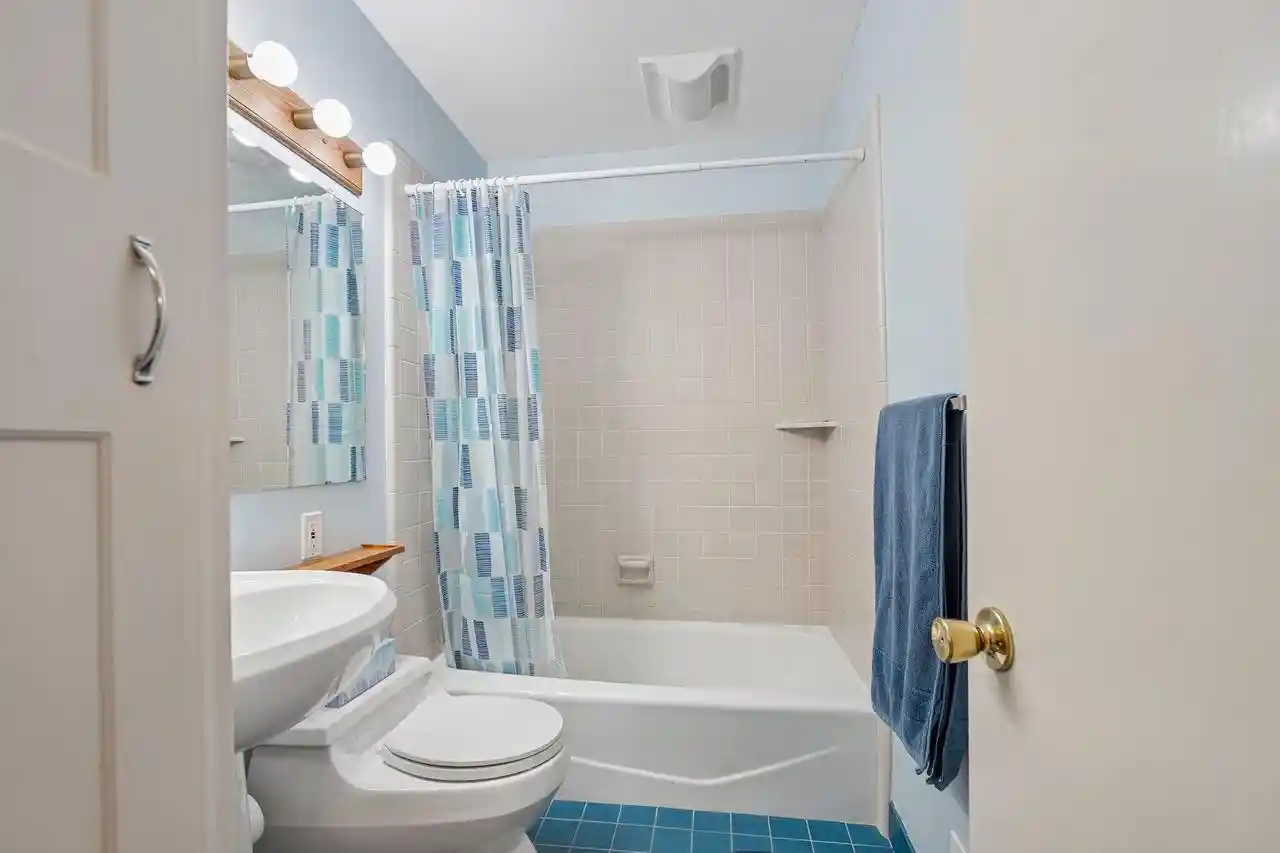 3rd image of 4907 N Idlewild Avenue Avenue, Milwaukee, WI 53217 | MLS# 1972956