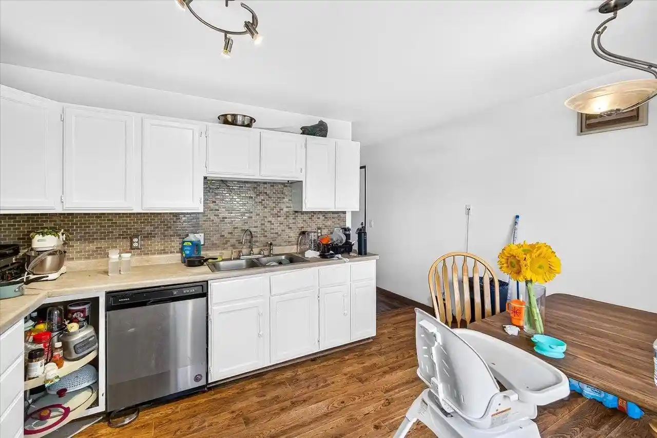 2nd image of 806 N Thompson Dr Dr #1, Madison, WI 53704 | MLS# 2028730
